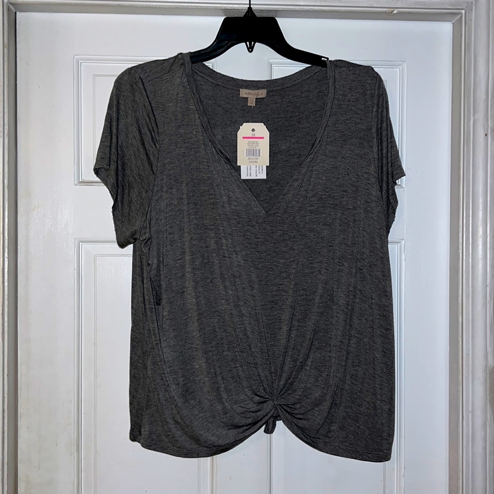 Basic grey tshirt with a front tie